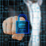 Représentant de la protection des données personnelles recueilli sur le site par l'image d'un doigt sur un cadenas.