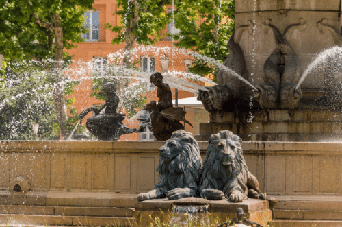 Image des lions de la fontaine de la Rotonde illustrant ici la postulation devant la Cour d'appel d'Aix-en-Provence