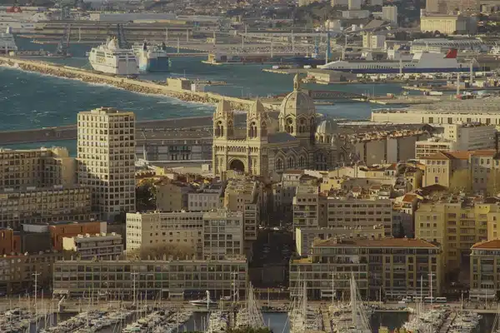 Photographie de Marseille illustrant ici l'encadrement des loyers