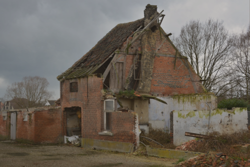 Photo d'une maison en ruines symbolysant l'indemnité d'occupation