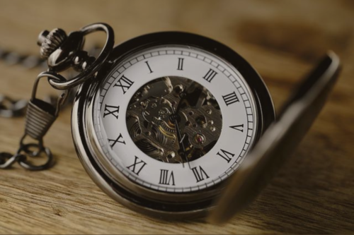 Boussole imageant la prescription et le temps qui passe